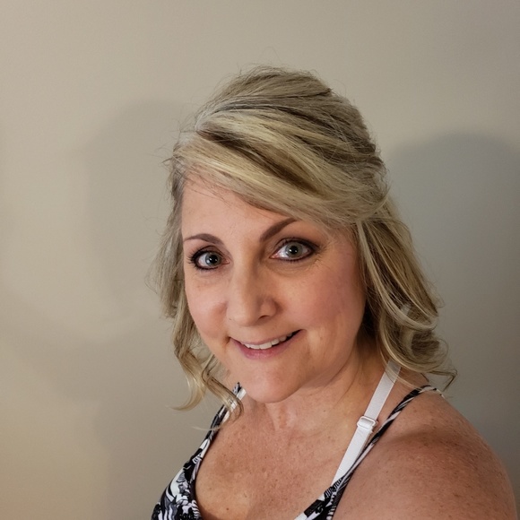 Meet your Posher, Christy - Picture 1 of 1